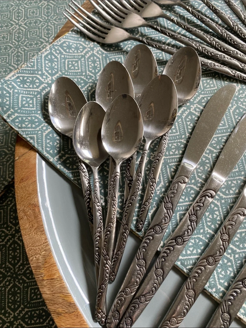 Vintage NATIONAL STAINLESS/JAPAN 44 Piece (7 Sets) “Floral & Scroll” Flatware